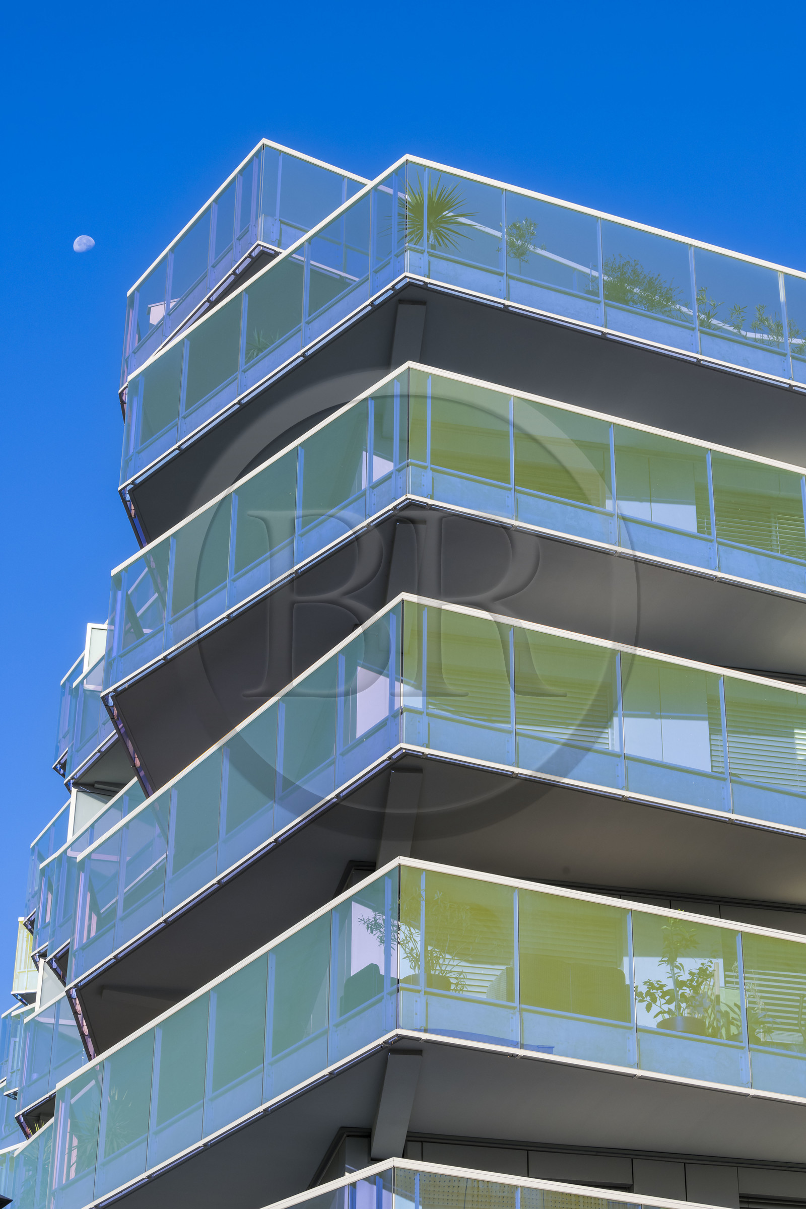 France, Hérault (34), Montpellier,  quartier de Port Marianne, les rives du Lez, la résidence Koh-I-Noor conçu par l'architecte Bernard Bühler