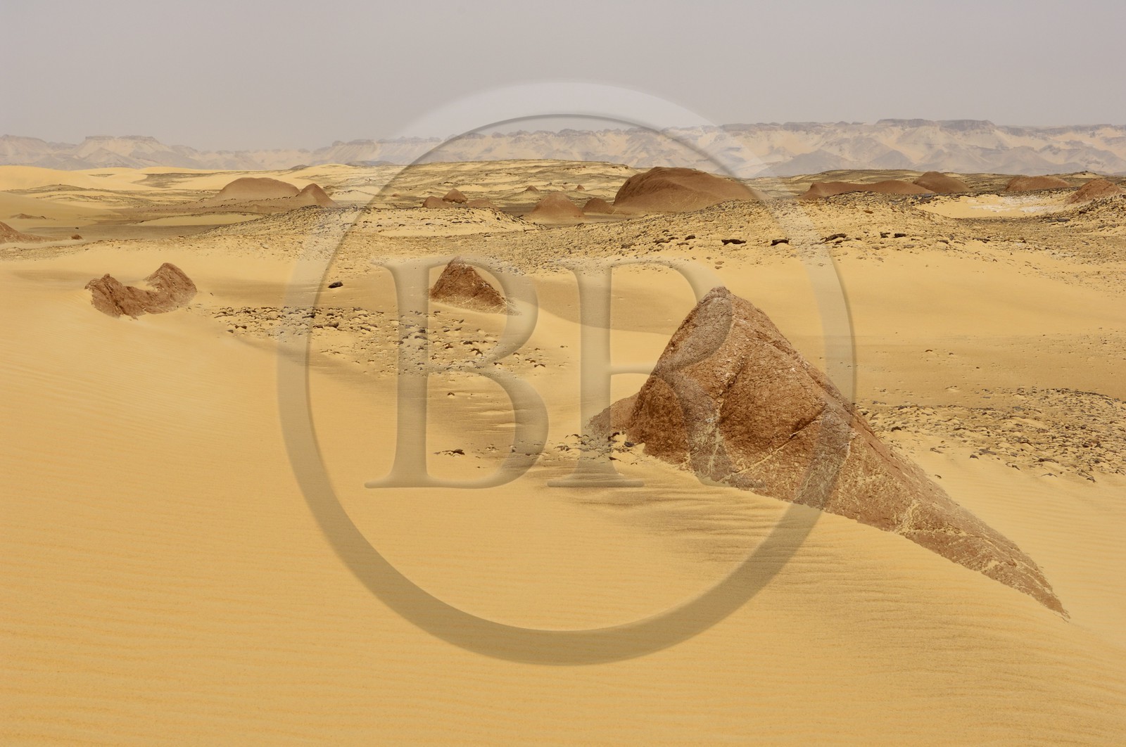 Egypt, Upper Egypt, Libyan Desert, desert landscape towards Umm el Dabadib North East of Kharga