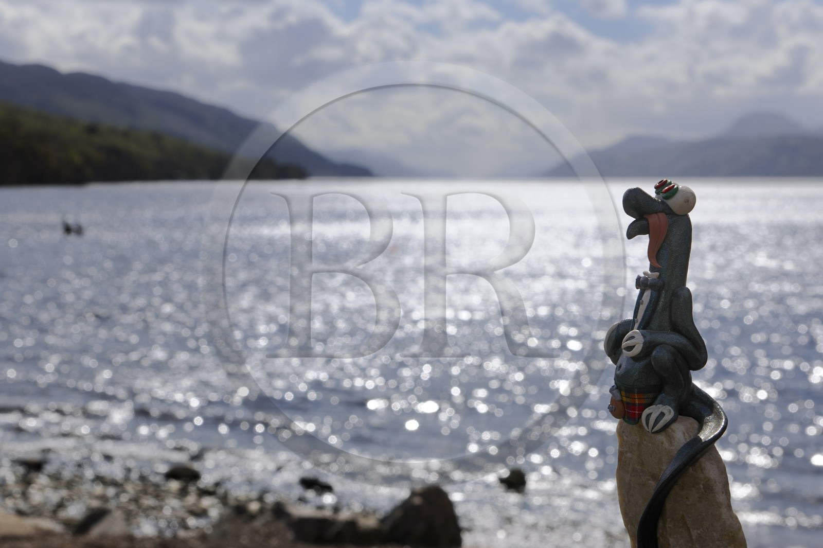 Royaume-Uni, Ecosse, région des Highlands, le Loch Ness, le monstre Nessie imaginé par Steve Feltham