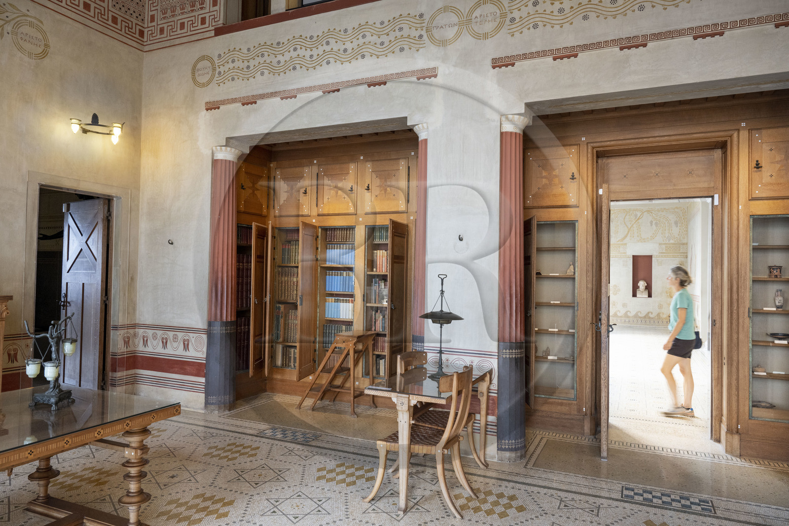 France, Alpes-Maritimes (06),  France, Alpes Maritimes (06), Beaulieu sur Mer, villa Kerylos de style neo-grec construite en 1908 par architecte Emmanuel Pontremoli, la bibliothèque