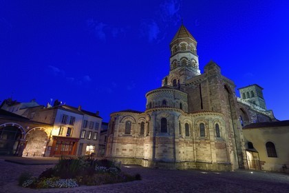 France, Haute-Loire (43), Brioude, la Basilique Saint-Julien de Brioude de style roman auvergnat, le chevet