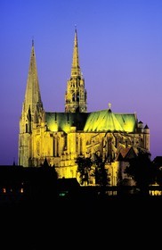France, Eure-et-Loir (28), Chartres, cathédrale Notre-Dame de Chartres classée Patrimoine Mondial de l' UNESCO la nuit