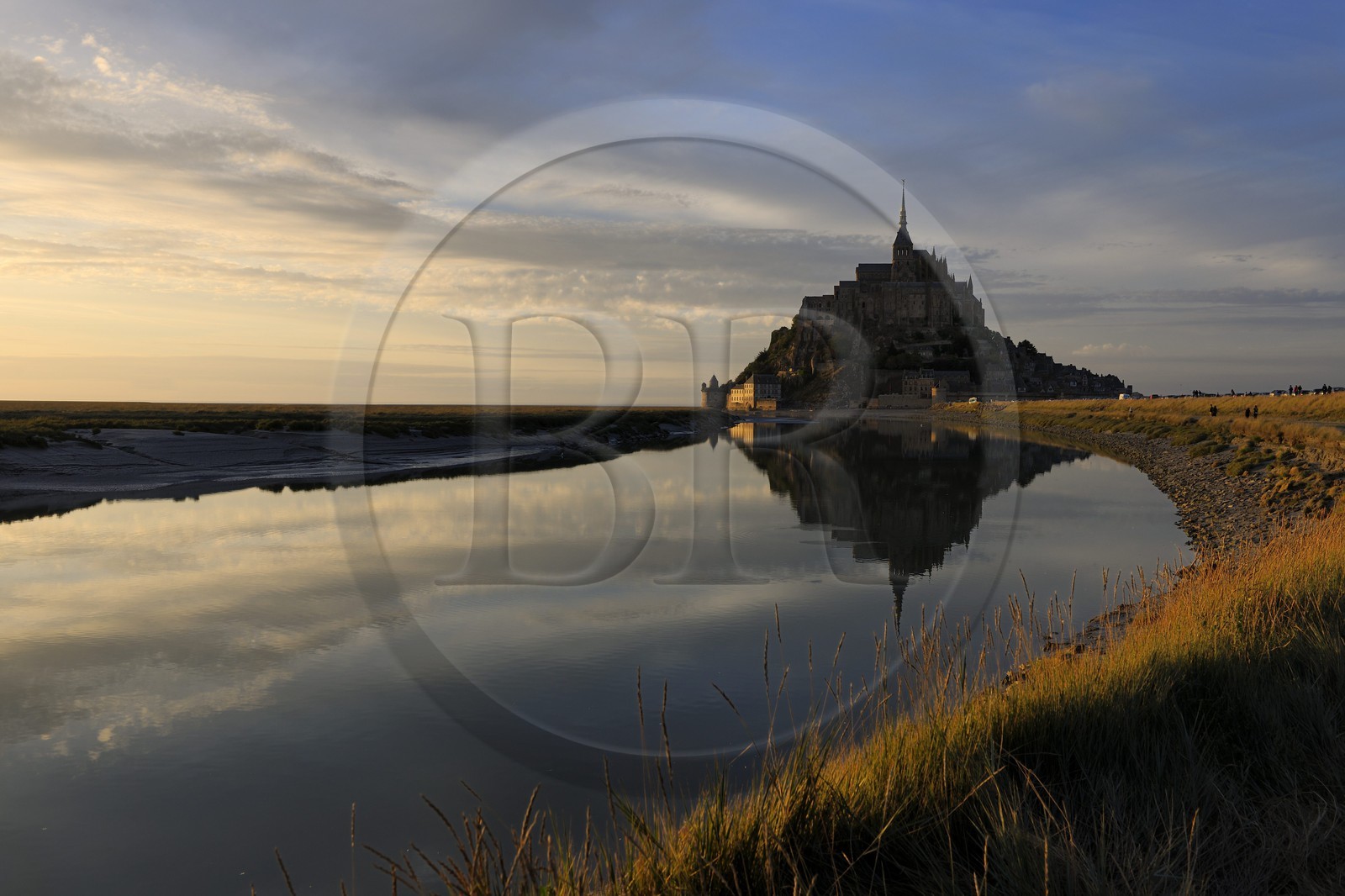 France, Manche (50), Mont-Saint-Michel, classé Patrimoine Mondial de l'UNESCO, et le Couesnon