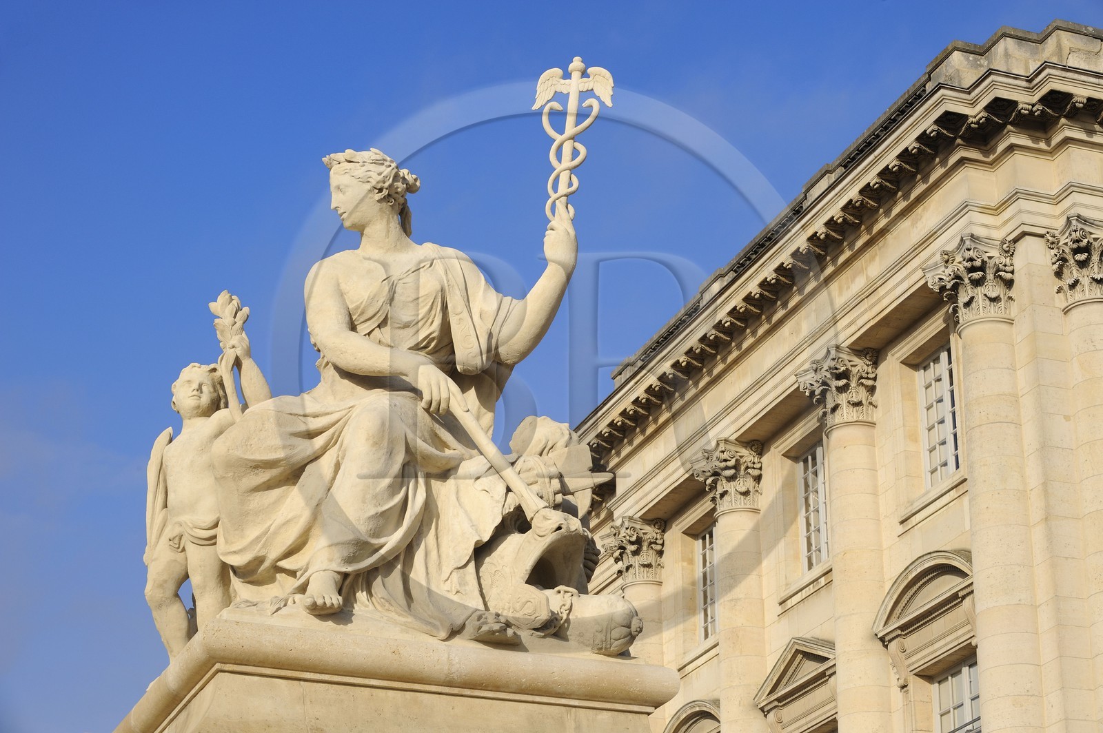 France, Yvelines (78), château de Versailles, classé Patrimoine Mondial de l'UNESCO, statue La Paix de Jean-Baptiste Tuby