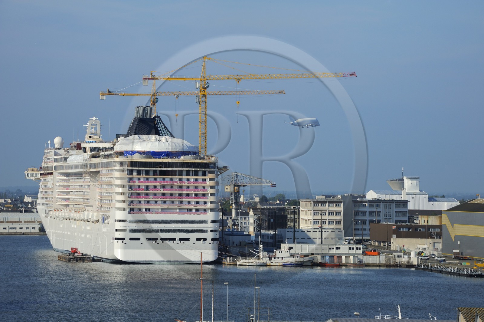France, Loire-Atlantique (44), port de Saint-Nazaire, le bassin de Saint-Nazaire et les chantiers navals