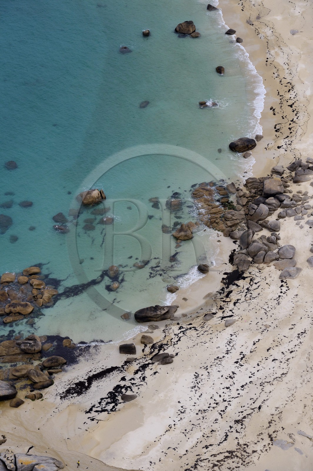 France, Finistère (29), la Côte des Légendes au coeur du Pays Pagan, Brignogan-Plages, Pointe de Beg-Pol, plage du Crémiou (vue aérienne)