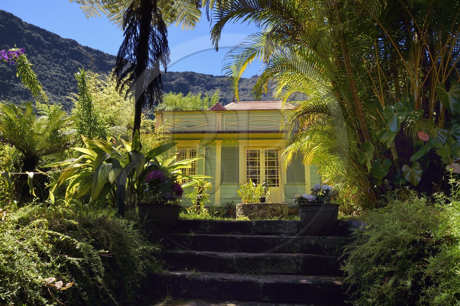 France, Ile de la Reunion, Cirque de Salazie, classé Patrimoine Mondial de l'UNESCO, Hell-Bourg, labellisé les Plus Beaux Villages de France, case créole traditionnelle