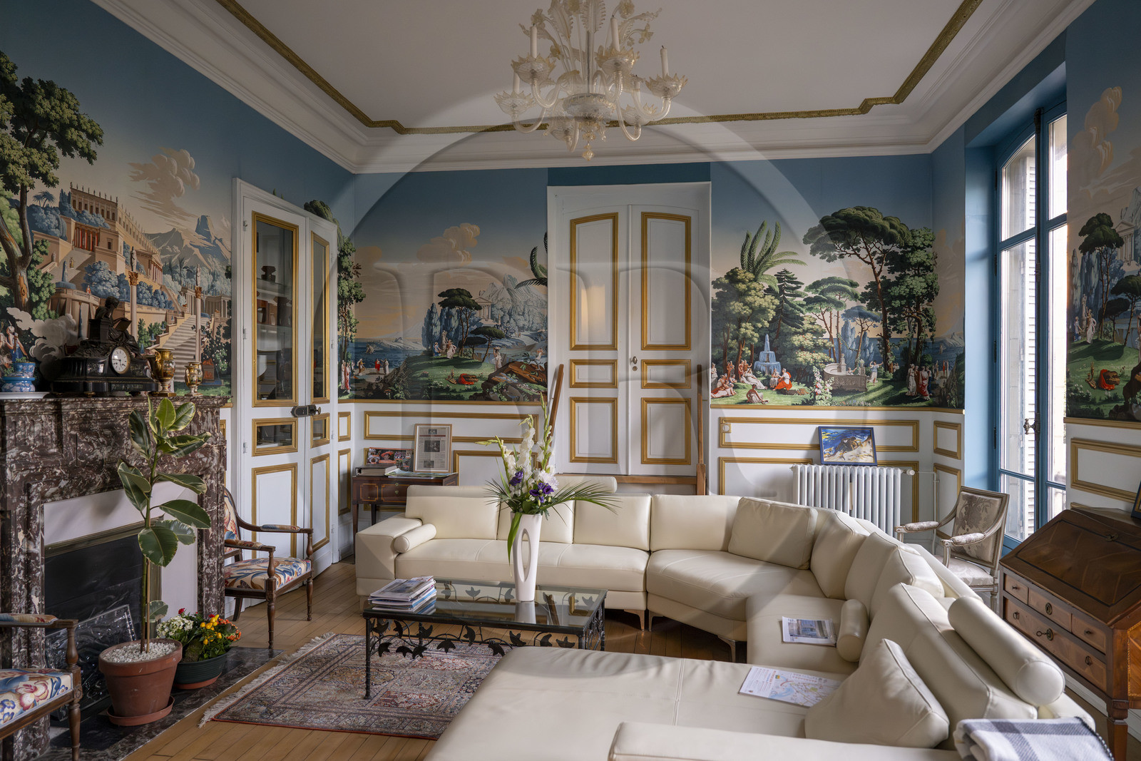 France, Nièvre (58), Nevers, Bonjour Guesthouse, une maison d’hôtes élégante et accueillante peuplée d’objets de collection rapportés des quatre coins de monde