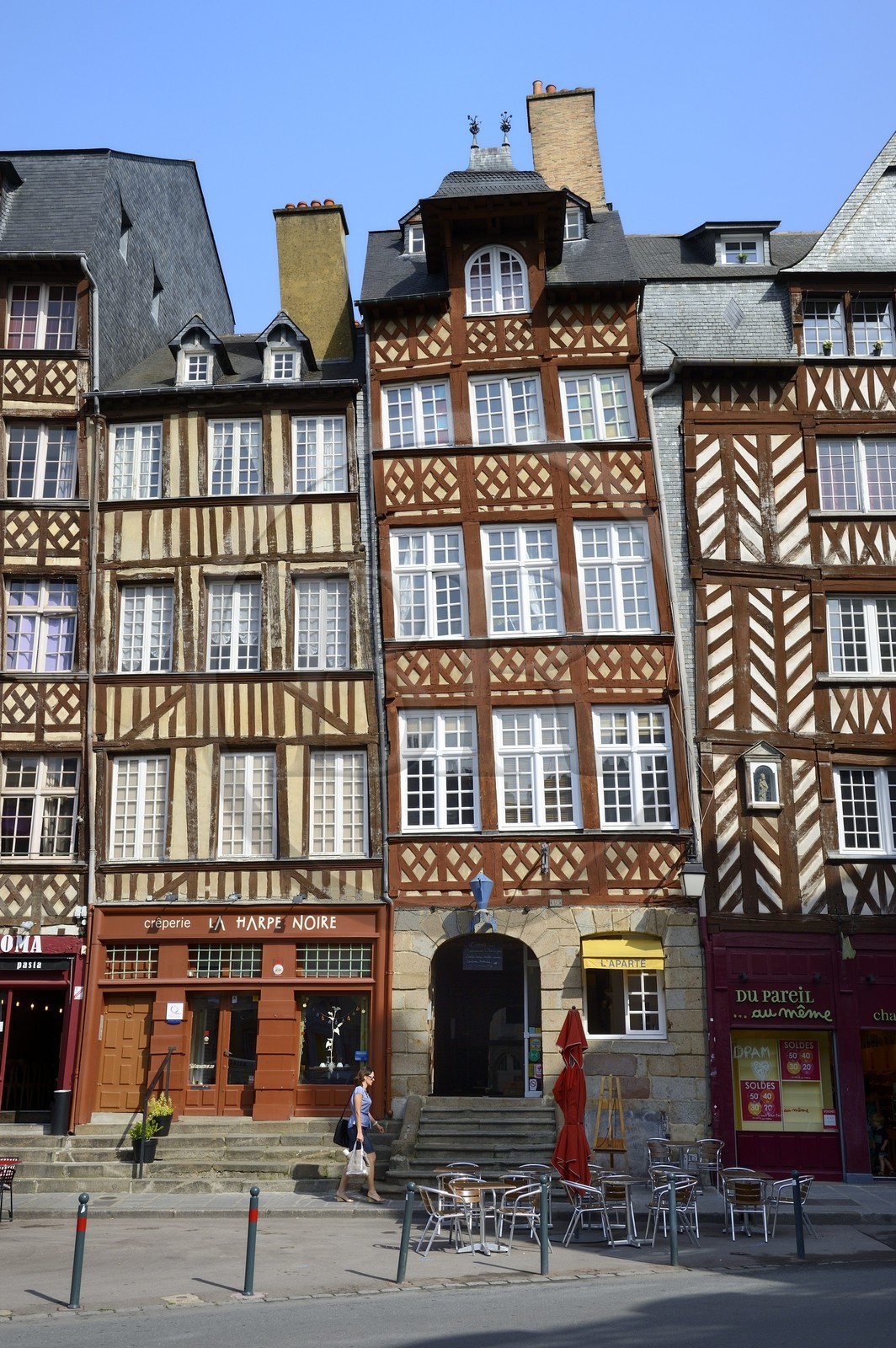 France, Ille-et-Vilaine (35), Rennes,  la place du Champ Jacquet est bordée de maisons à pans de bois du XVIIème siècle