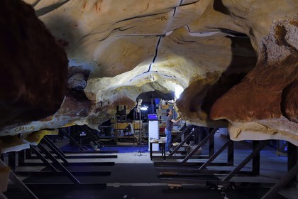 France, Dordogne (24), Montignac, l’Atelier des Fac-Similés du Périgord (AFSP) spécialisé dans la reproduction minérale de parois ornées de la préhistoire et en charge de la reconstitution fidèle des parois de la grotte de Lascaux, reproductions des peintures, mention obligatoire Atelier des Fac-Similés du Périgord