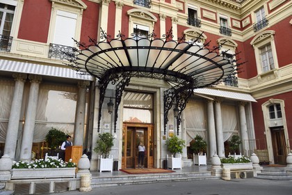 France, Pyrénées-Atlantiques (64), Pays-Basque, Biarritz, porte tambour de l'Hotel du Palais