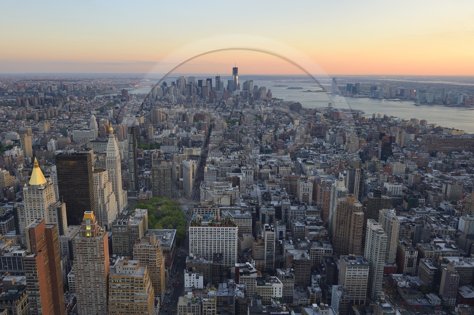 Etats-Unis, New York, Manhattan, vue depuis l'Empire State Building sur la partie sud de Manhattan, le One World Trade Center (1WTC) et la Hudson River