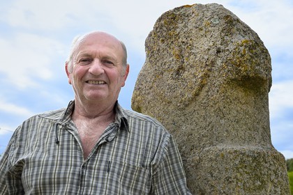 France, Corse-du-Sud (2A), Cargèse, Antoine Amedei inventeur du menhir sculpté d'U Scumunicatu, pierre dressée datée approximativement 2500 avant Jésus-Christ