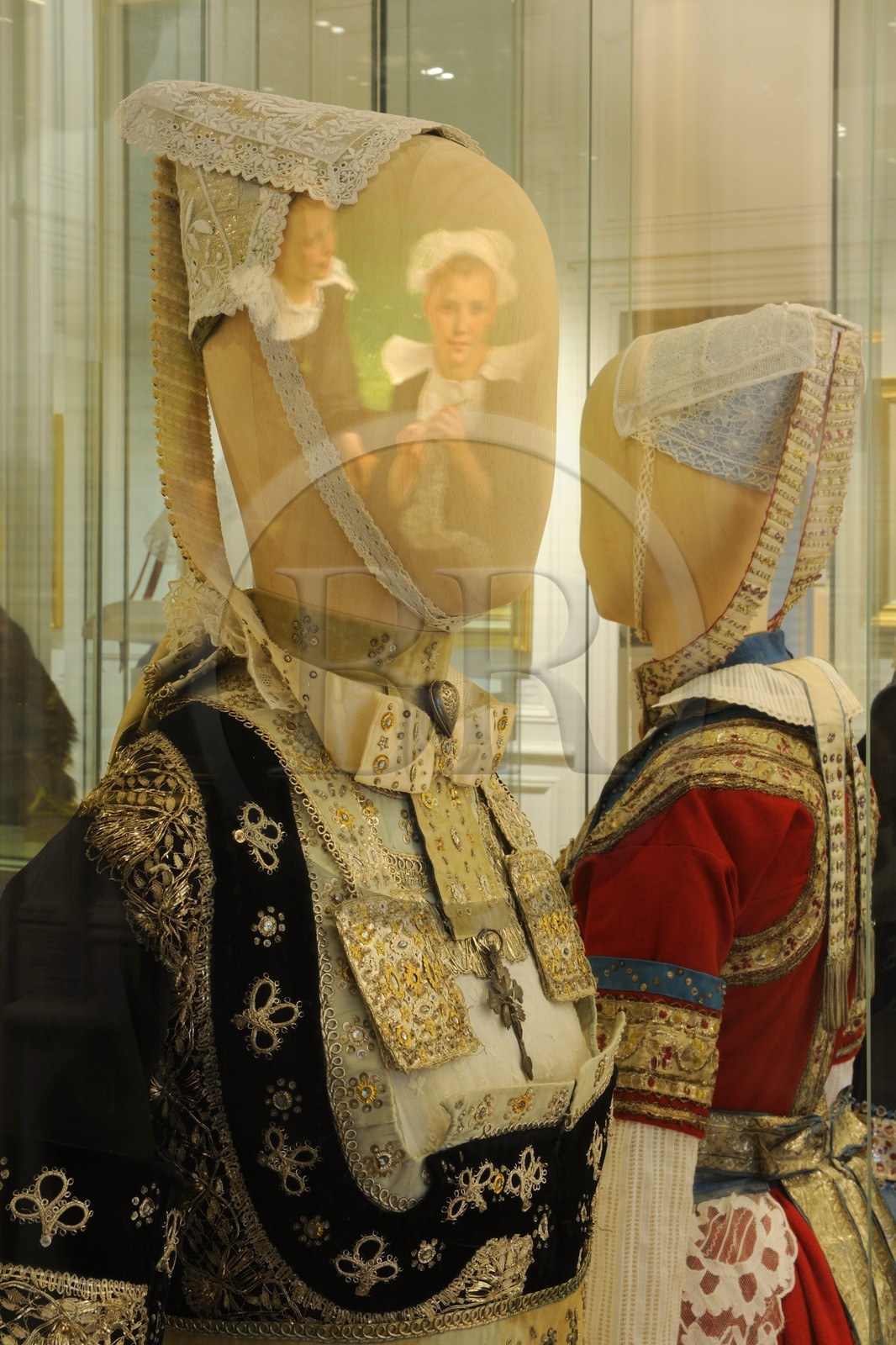 France, Finistère (29), Quimper, le musée départemental breton, costume breton