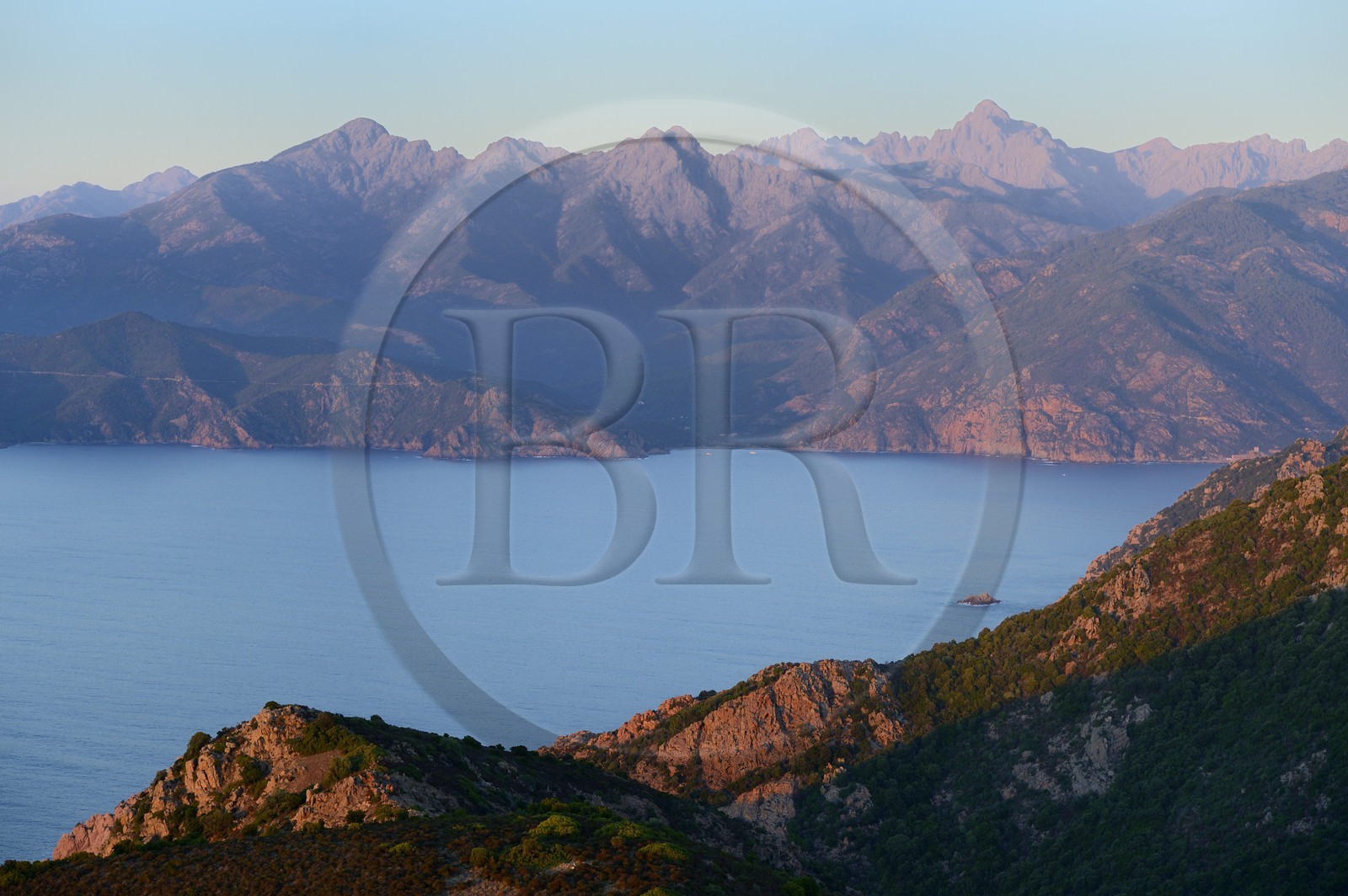 France, Corse-du-Sud (2A), Golfe de Porto, classé Patrimoine Mondial de l'UNESCO, et les montagnes du centre de la Corse
