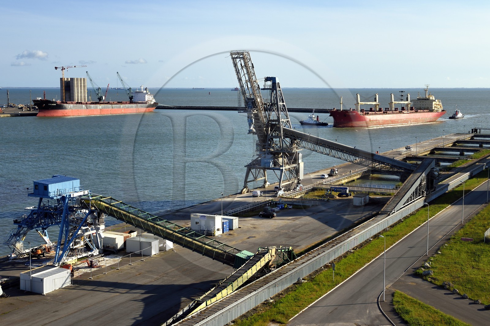 France, Charente-Maritime, La Rochelle, the Port Atlantique La Rochelle, trade port, dock depending from Sica Atlantique company, entry of a cargo ship with tugs