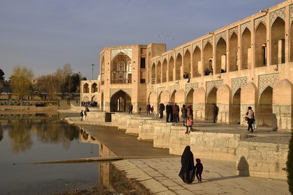Iran, Isfahan Province, Isfahan, Khaju Bridge on the Zayandeh river