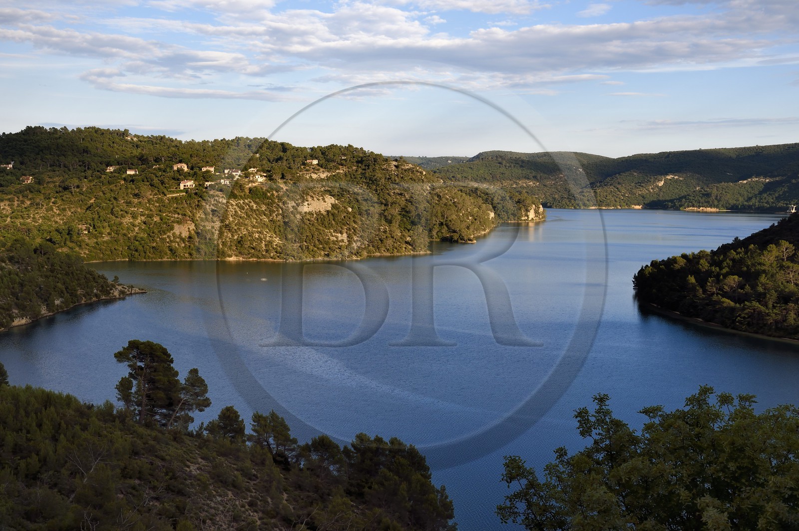 France, Alpes de Haute Provence, Parc Naturel Régional du Verdon, Basses Gorges du Verdon, Esparron lake
