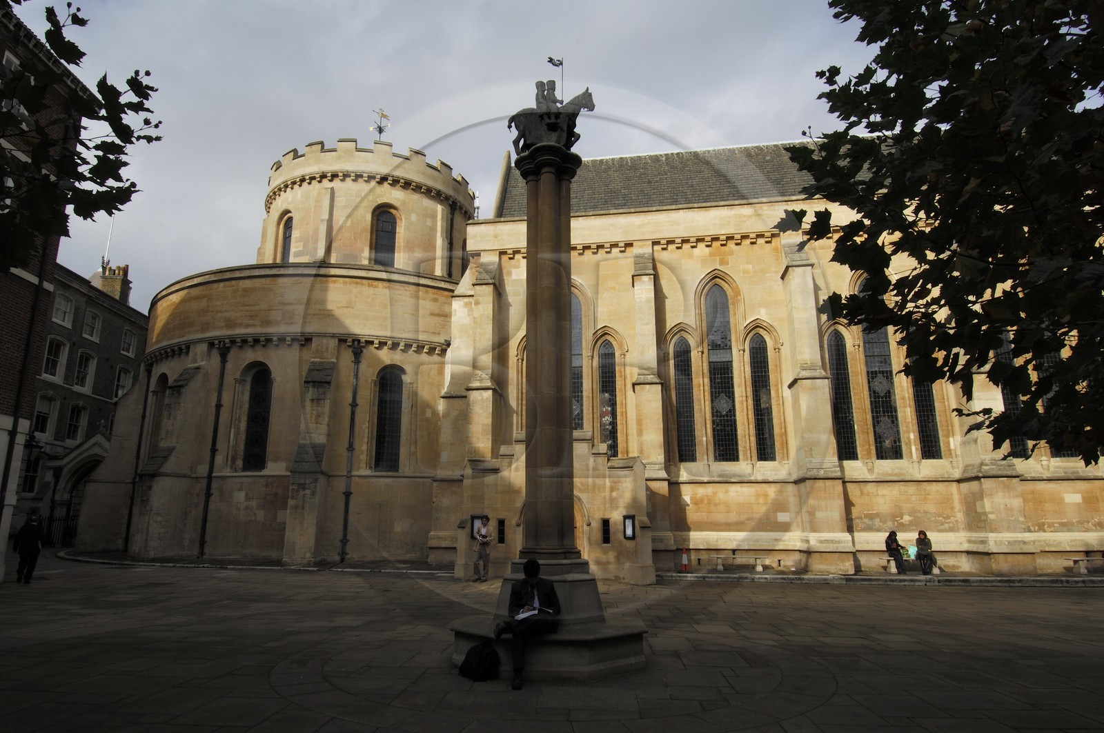 Royaume-Uni, Angleterre, Londres, statue équestre de deux Templiers sur un cheval devant Temple Church