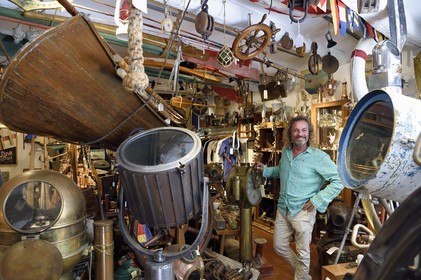 France, Var, Saint-Tropez, place de l'Ormeau, La Vieille Mer marine antiques store, Walter Wolkowicz Marine Antiquarian