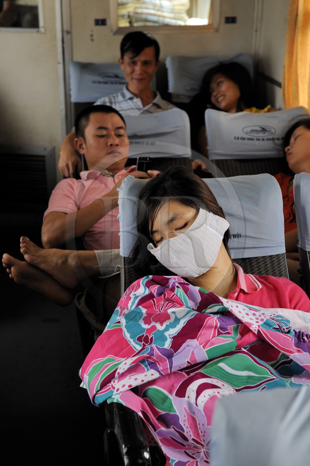 Vietnam, train de jour de Lao Cai à Hanoï, classe assis mou climatisé