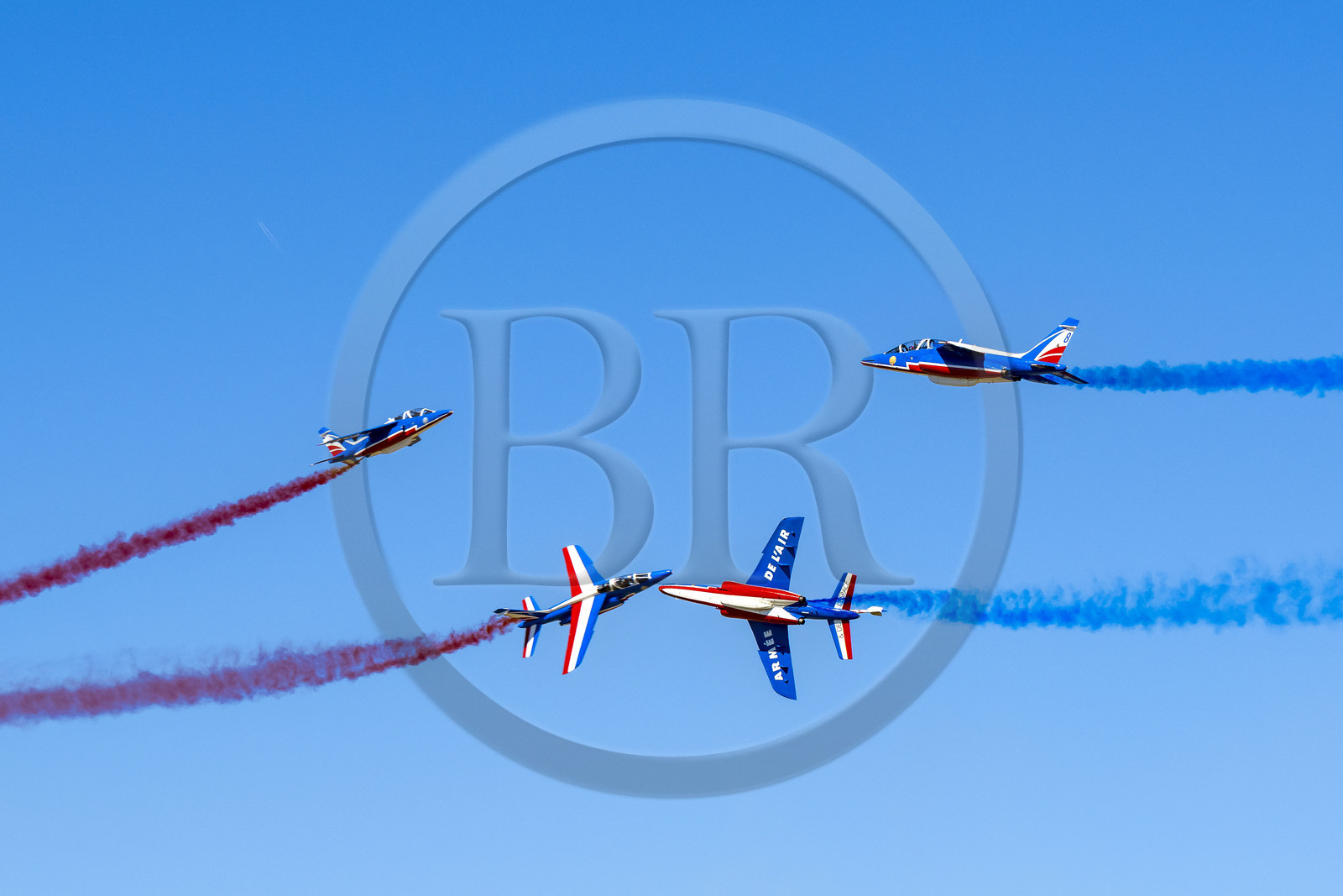 France, Bouches-du-Rhône (13), Salon-de-Provence, base aerienne 701, base de la Patrouille de France (PAF pour Patrouille acrobatique de France) de l'Armée de l'air et de l'espace française, figure de croisement de 4 avions Alphajet lors d'un vol d'entrainement