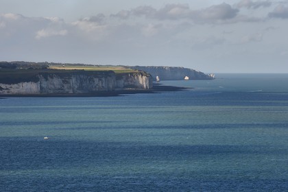 France, Seine-Maritime (76), Pays de Caux, Côte d'Albâtre, Fécamp, falaises au sud de la ville jusqu'à l'aiguille de Belval vers Etretat