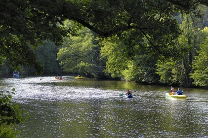 France, Calvados (14), la Suisse normande, Clécy, kayaks sur l'Orne