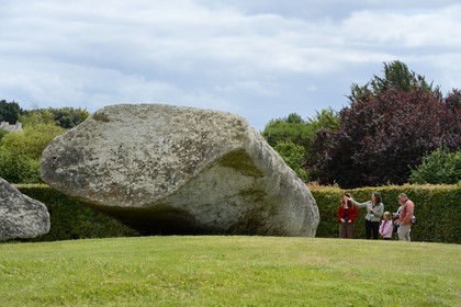 France, Morbihan (56), Golfe du Morbihan, Locmariaquer, le grand menhir brisé d'Er Grah
