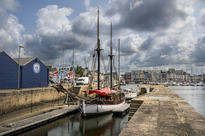 France, Côtes d'Armor (22), Paimpol, le port, bassin de radoub construit en 1903 pour les goélettes islandaises