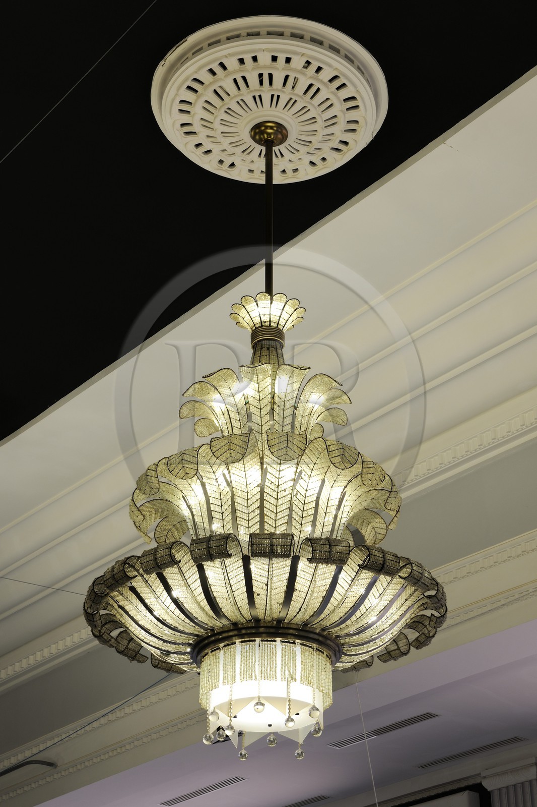 France, Vosges (88), Station thermale de Vittel, le Grand Hôtel propriété du Club Mediterranée, un lustre Art Deco de l'ancien casino par Auguste Bluysen