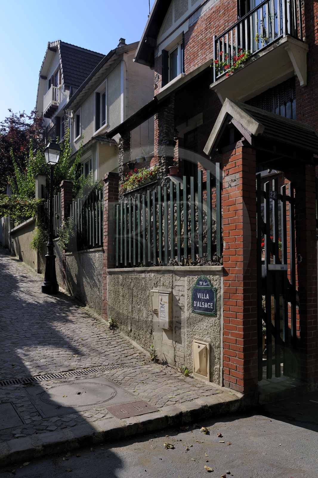 France, Paris (75), 20ème arr, La campagne à Paris du quartier Mouzaïa maisons avec jardins au coeur de la ville, villa d'Alsace