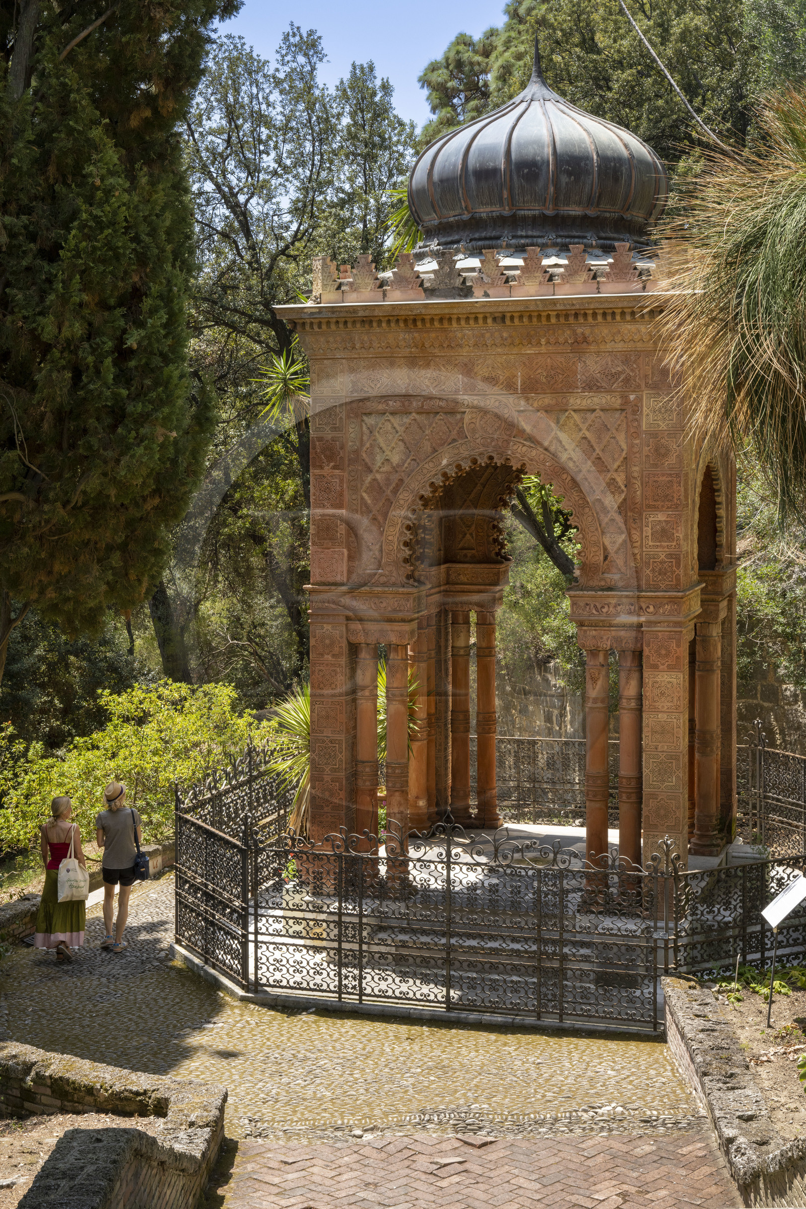 Italie, Ligurie, Province d'Imperia, Vintimille, Jardin botanique Hanbury, le Mausolée de style mauresque abritant la tombe des Hanburys