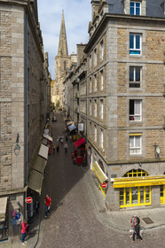 France, Ille et Vilaine, Cote d'Emeraude (Emerald Coast), Saint Malo  inner city, Saint-Vincent cathedral at the end of the Grand Rue