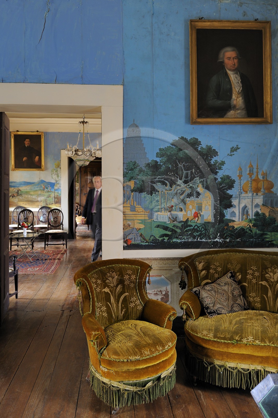 Portugal, région du Minho, Guimaraes, la Casa de Sezim, maison vinicole et d'hôtes, le salon décoré par le papier peint d'origine (vers 1850) de la manufacture Jean Zuber de Rixheim en Alsace