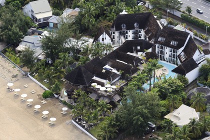 France, île de la Réunion, la Côte Ouest, commune de Saint Gilles les Bains, plage de Boucan Canot, l'hôtel de luxe Le Saint Alexis (vue aérienne)