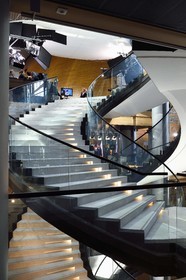 France, Bas-Rhin (67), Strasbourg, quartier européen, le Parlement européen, batiment Louise-Weiss, structure hélicoïdale de l’escalier protocolaire inspirée de l’étude de Léonard de Vinci