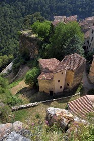 France, Var (83), La Dracénie, ancien chemin muletier d'accès au village de Châteaudouble surplombant les gorges sur la Nartuby