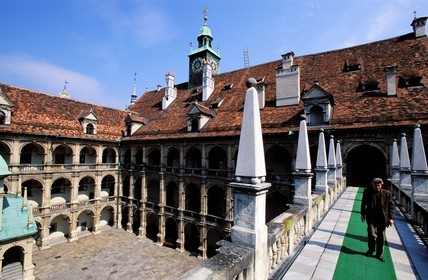 Autriche, Styrie, Graz, centre historique classé Patrimoine Mondial de l'UNESCO, le Landhaus, ancien siège de la diète de Styrie, la cour à trois étages d'arcades