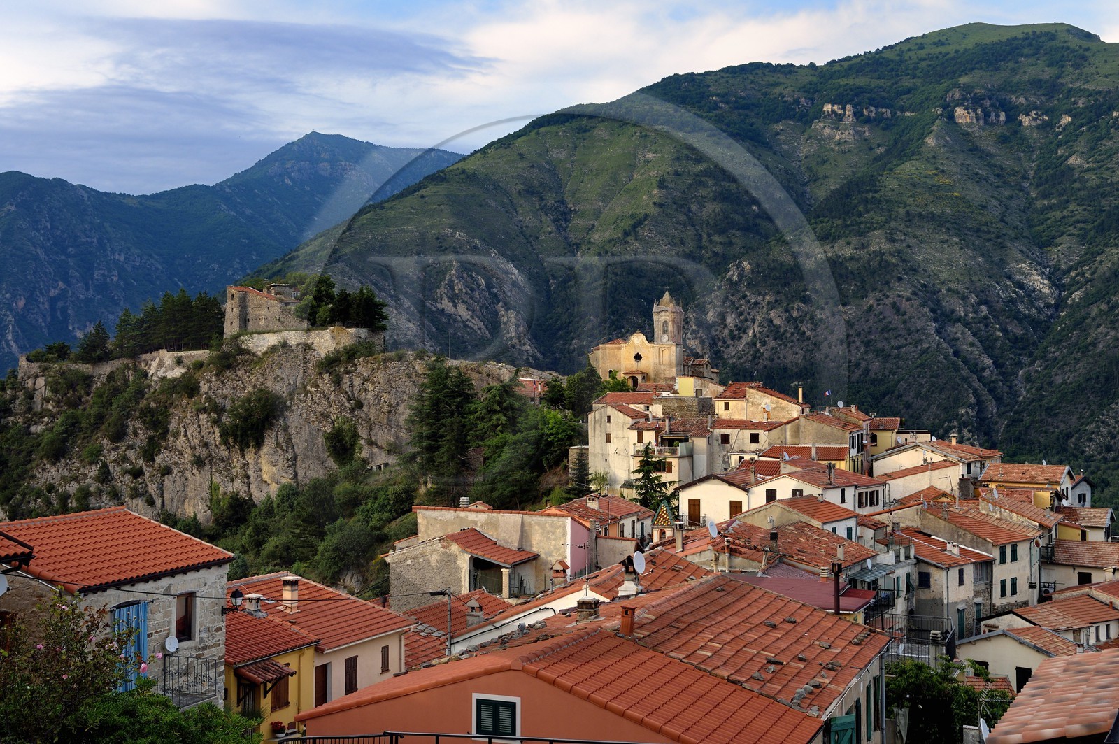 France, Alpes-Maritimes (06), vallée de la Roya, village de Piène-Haute