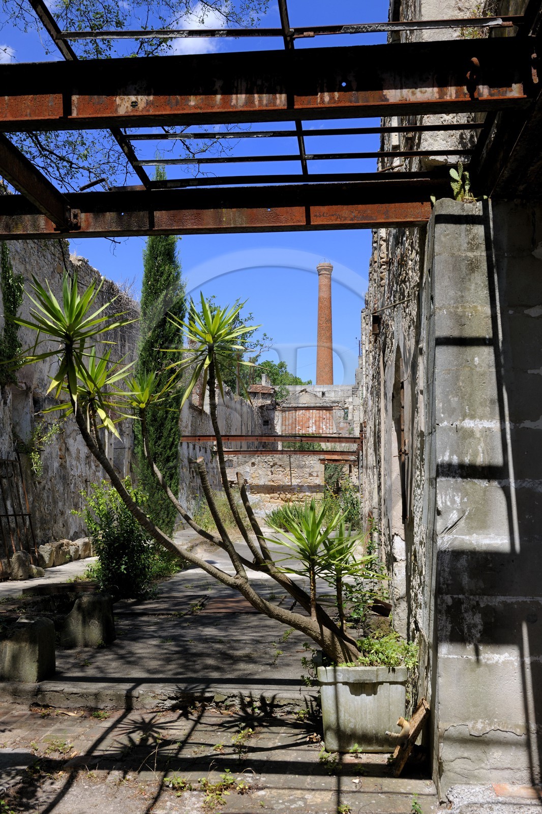 France, Hérault (34), Villeneuvette, ancienne manufacture royale, les ruines de l'usine