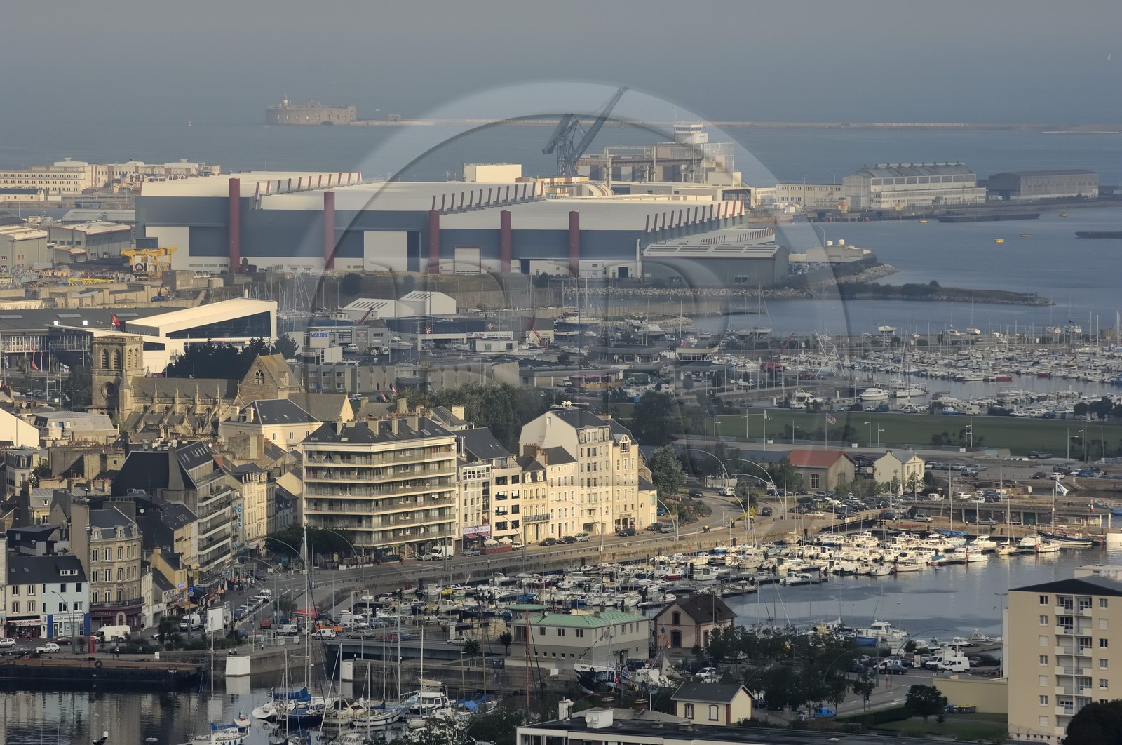 France, Manche (50), Cherbourg, le port et l'arsenal au fond vu depuis le Fort du Roule