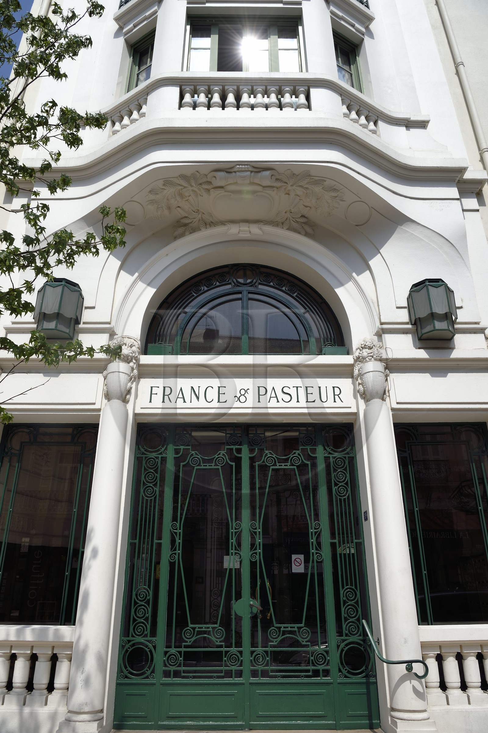 France, Allier (03), Vichy, ancien Hotel France et Pasteur de style art Déco sur l'avenue Aristide Briand