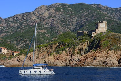 France, Corse-du-Sud (2A), Golfe de Girolata, classé Patrimoine Mondial de l'UNESCO, Girolata sur la commune d'Osani, fortin avec une tour gênoise carrée