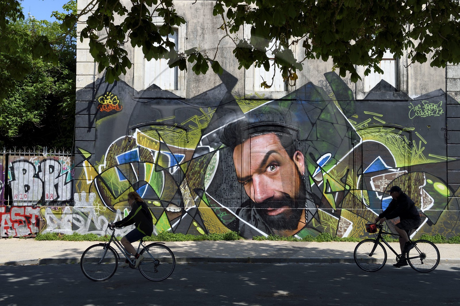 France, Charente-Maritime (17), La Rochelle, peinture murale réalisée par LES FRERES COULURES rue de l'Armide