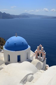 Greece, Cyclades, Aegean Sea, Santorini (Thira or Thera), the village of Oia overlooking the Caldera