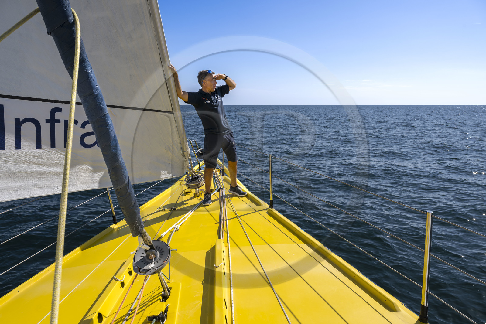 France, Vendée (85), Les-Sables-d'Olonne, le skipper Manuel Cousin en entrainement sur son voilier monocoque de 60 pieds IMOCA Coup de Pouce