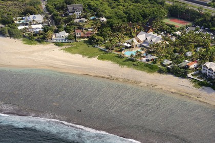 France, île de la Réunion, la Cote Ouest, le lagon de Saint-Gilles-Les-Bains, l'Ermitage-les-Bains (vue aérienne)