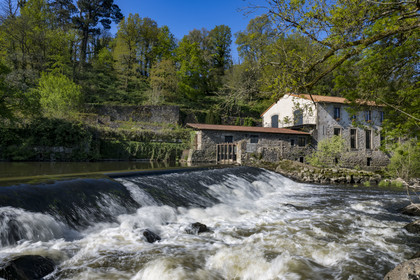 France, Vendée (85), Mortagne-sur-Sèvre, ancien moulin dans la vallée de la Sèvre Nantaise