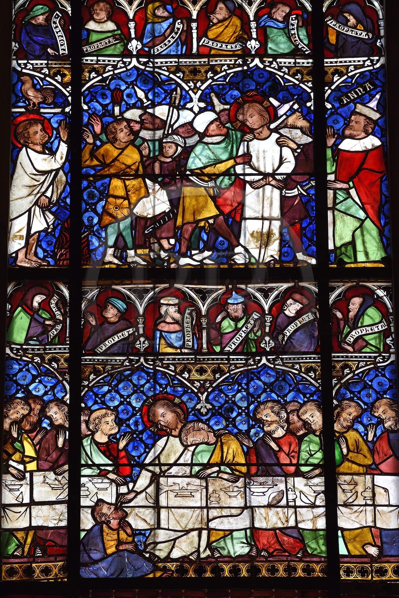 France, Bas-Rhin (67), Strasbourg, vieille ville classée au Patrimoine Mondial de l'UNESCO, la cathédrale Notre-Dame, les vitraux du bas coté sud de la nef datent du XIVe siècle et représentent les scènes de la vie du Christ et de la Vierge, la Passion du Christ, la Cène